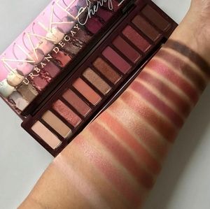 URBAN DECAY. RELOADED, CHERRY OR HON ..🎁👁
💯
Sav